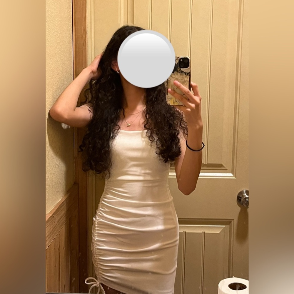 White, short dress in perfect conditions, only worn once.